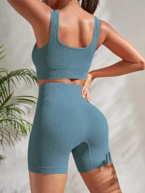 Gerippeltes Yoga-Set mit ärmellosem Top und Shorts